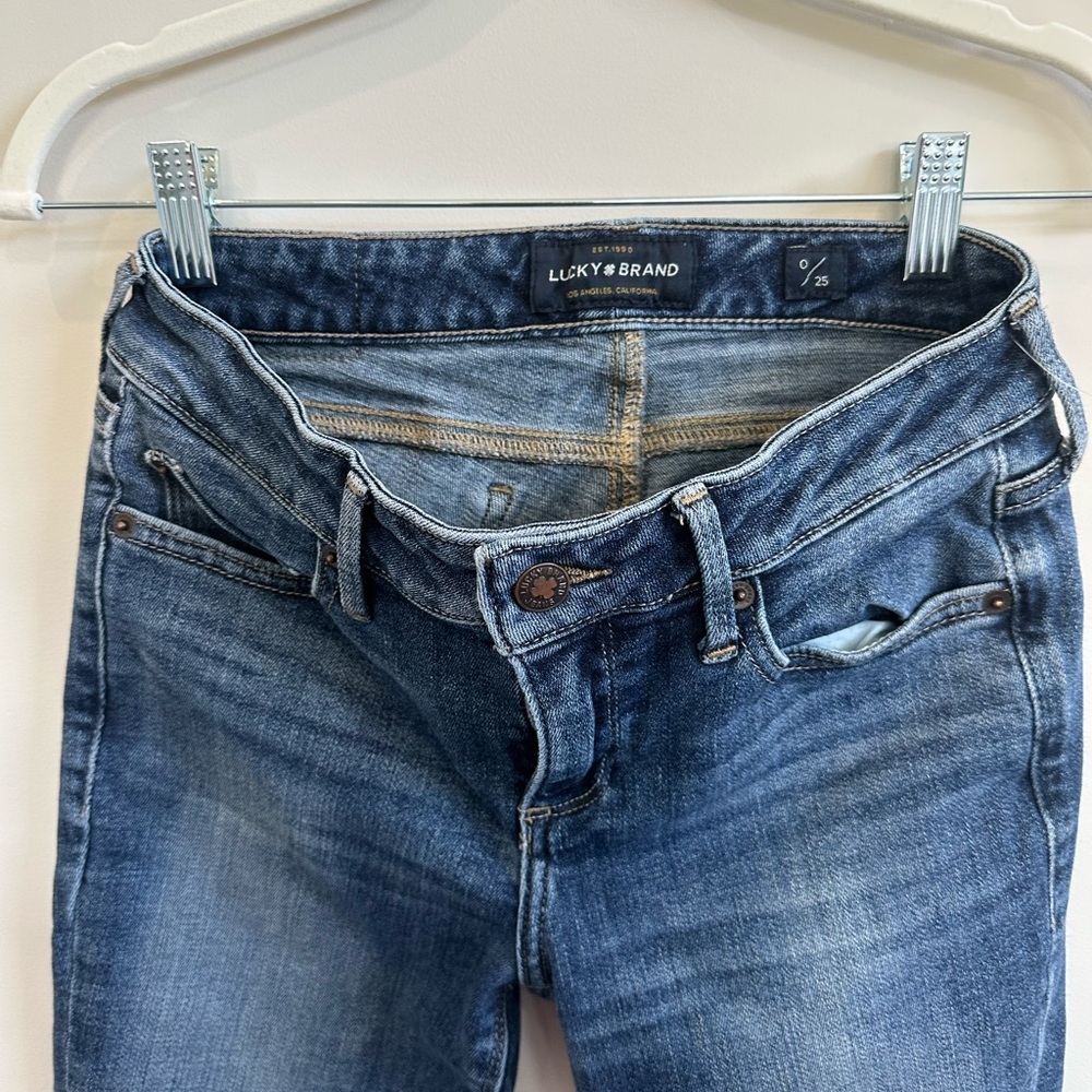8/$20 Lucky Brand Lolita Distressed Blue Ankle Jeans 0/25 NWOT - Picture 2 of 9